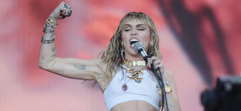Miley Cyrus Sets The Record Straight On Touring Rumors