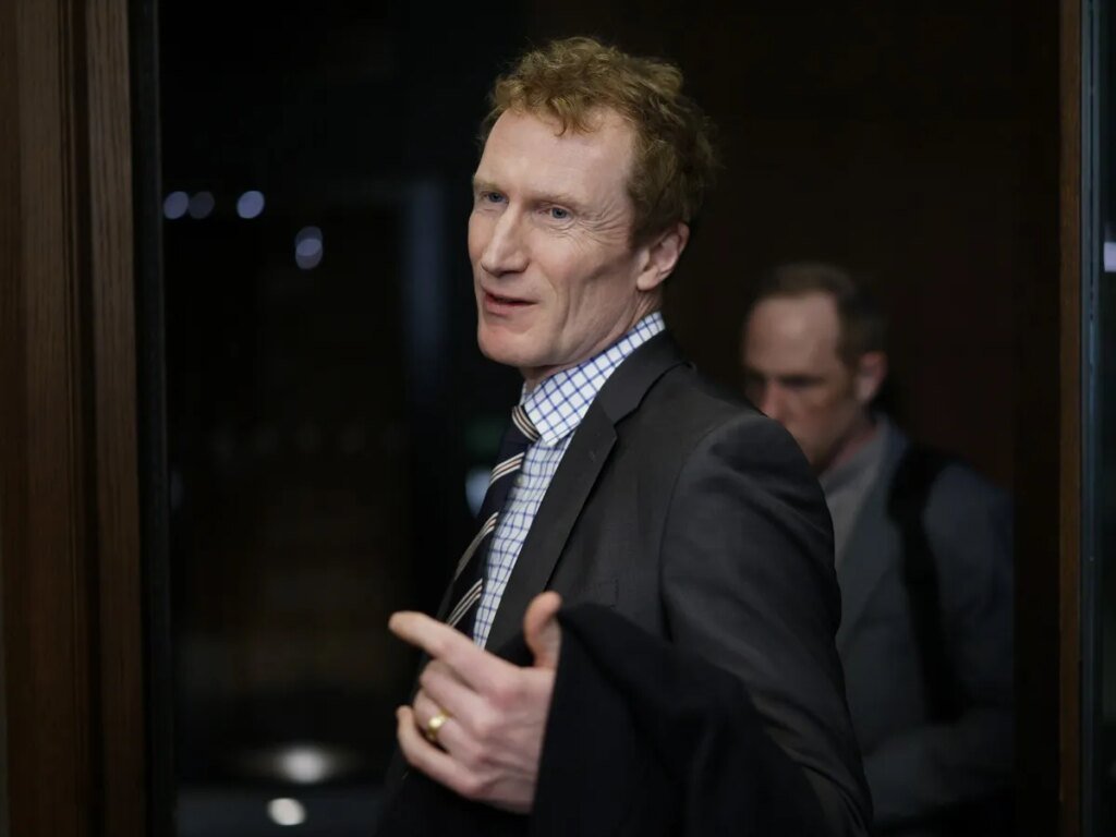 Minister reconvenes advisory group to consult on AI chatbots