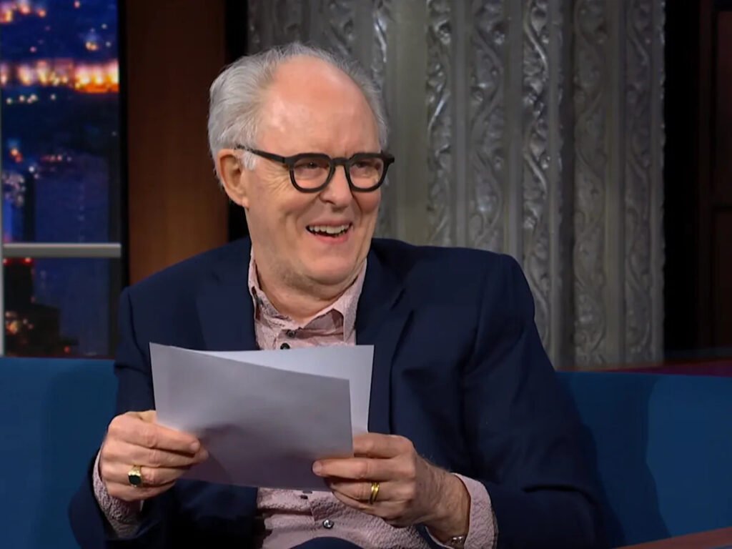 Mire a John Lithgow saludar a Stephen Colbert como el “amado tesoro nacional” – Celebrity Land