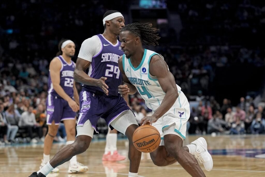 NBA roundup: Hornets sink 26 treys, pummel Kings
