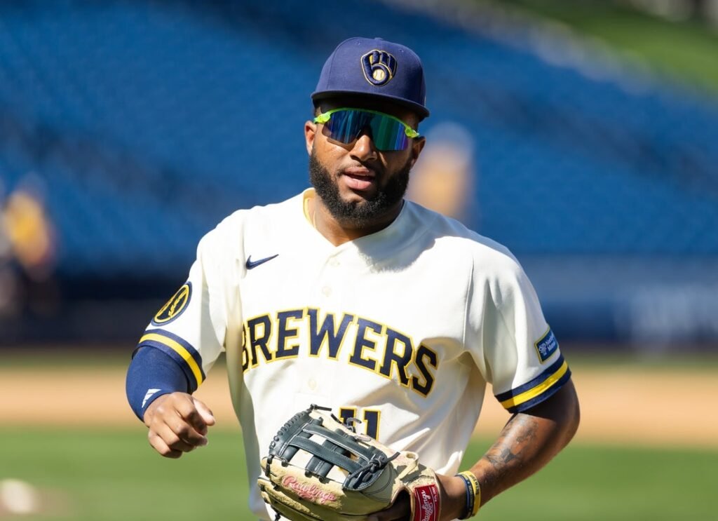 NL Central capsules: Can Brewers claim 4th straight division title?