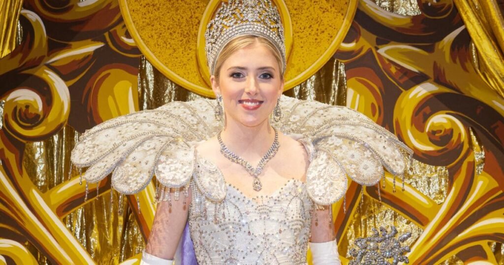 Nell Nolan: bola de Oberon, bola misteriosa Nell Nolan: bola de Oberon, bola misteriosa