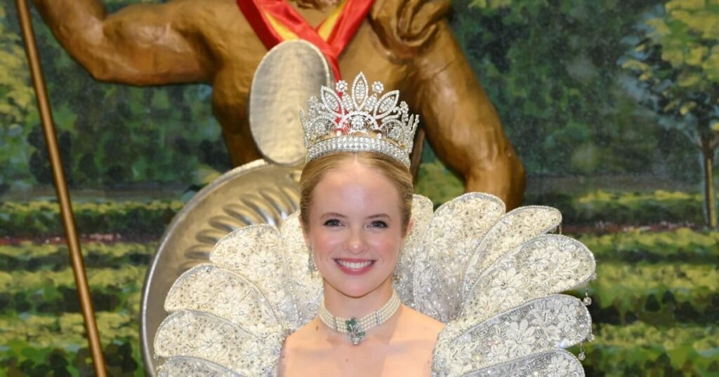 Nell Nolan, pelota de los Atlantes, pelota de Momus | Entretenimiento/Vida Nell Nolan, pelota de los Atlantes, pelota de Momus | Entretenimiento/Vida