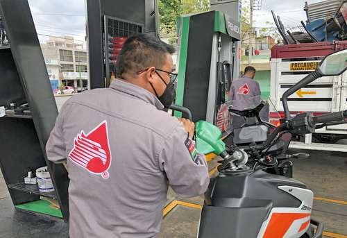 No aumentará aún la gasolina por el alza del crudo: analista No aumentará aún la gasolina por el alza del crudo: analista