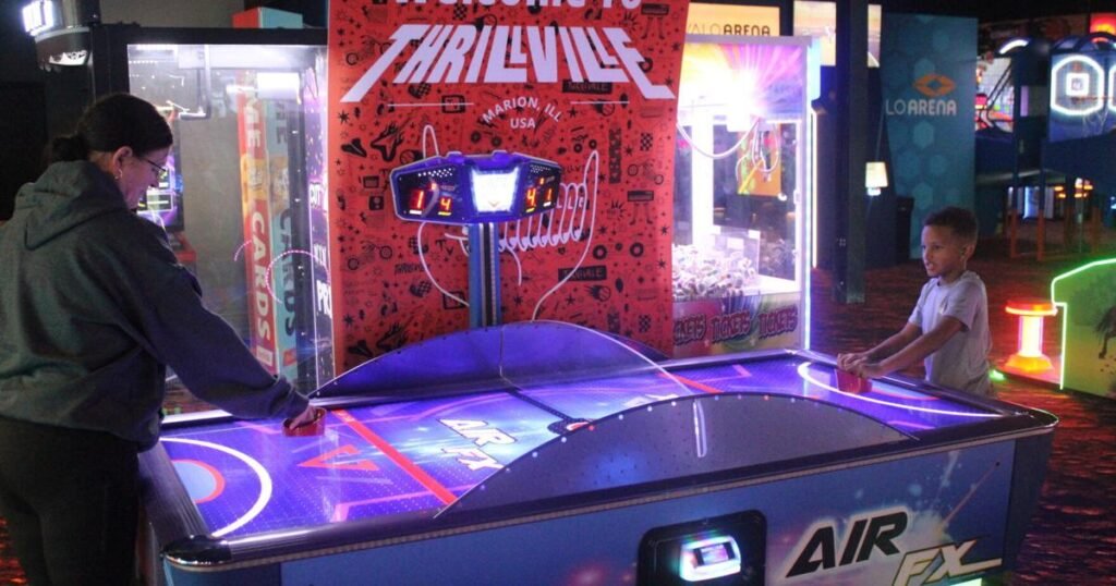 Nuevo centro de entretenimiento emociona a los visitantes en la primera semana