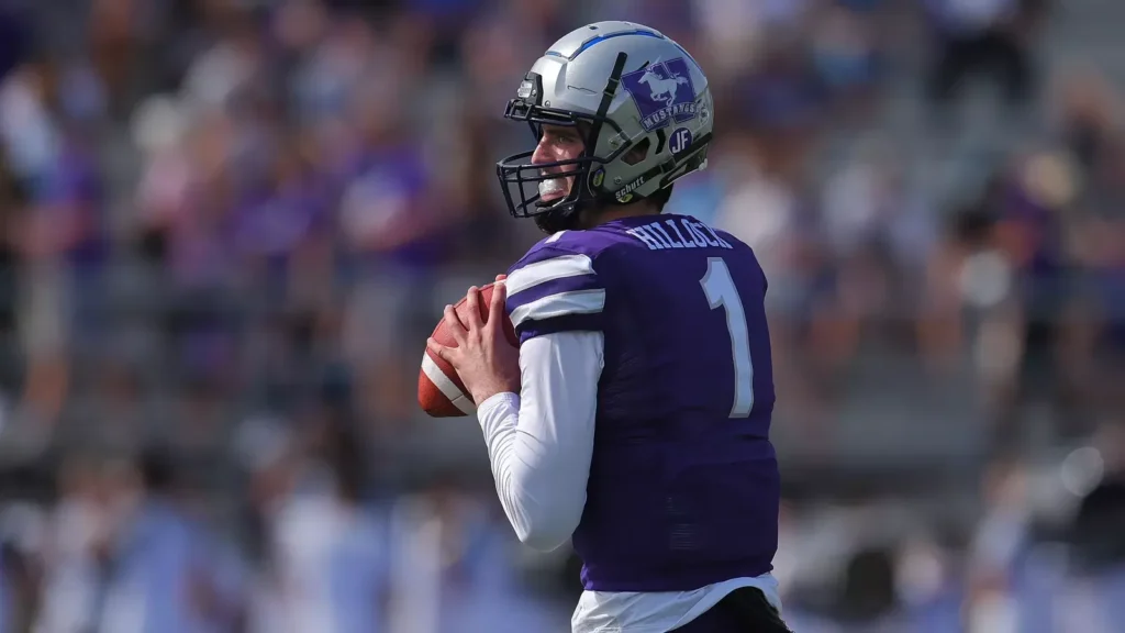 Paris Lights sign Vanier Cup-winning quarterback Evan Hillock