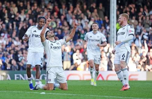 Raúl Jiménez firma triunfo del Fulham y dedica gol a su padre Raúl Jiménez firma triunfo del Fulham y dedica gol a su padre