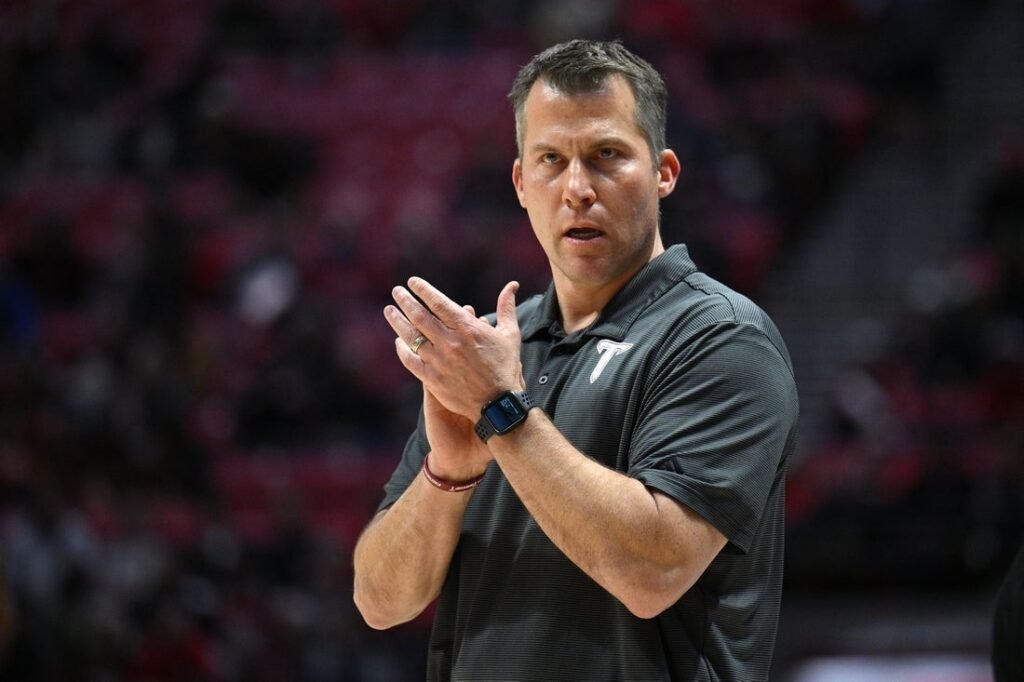 Report: Georgia Tech eyes Troy's Scott Cross as next coach