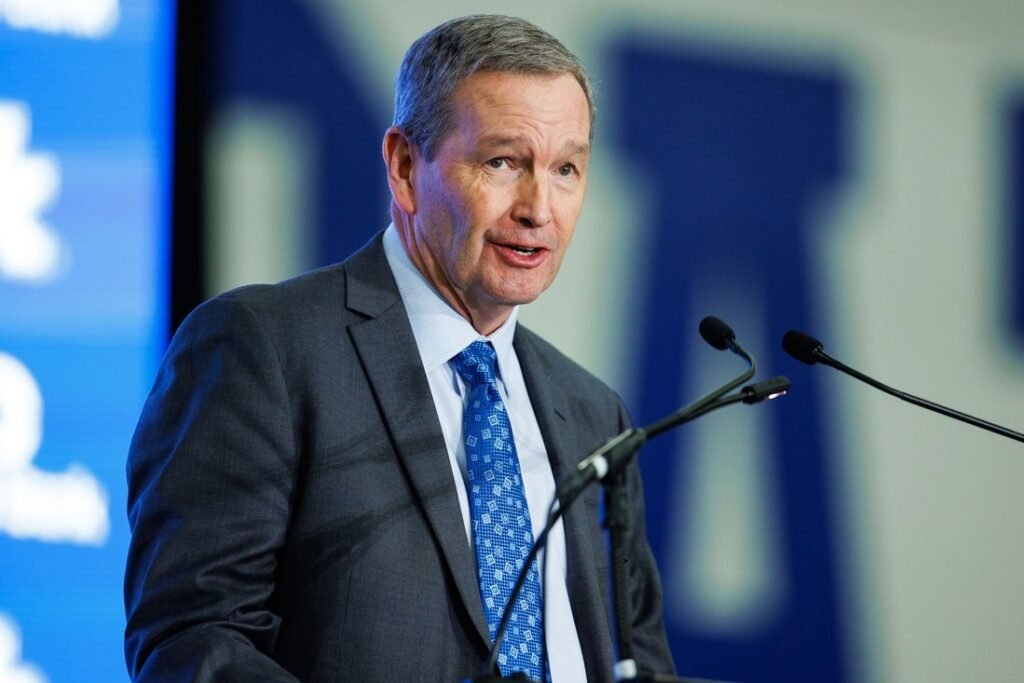 Report: Kentucky AD Mitch Barnhart to retire after 24 years