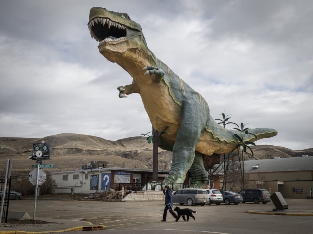 Report finds beloved Alberta T. rex tourist draw has issues but far from extinct