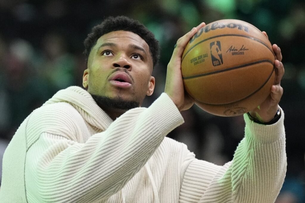 Reports: Bucks want to sit Giannis Antetokounmpo for rest of season