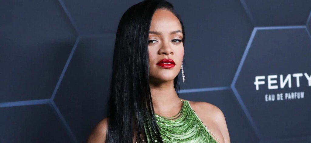 Rihanna Fans Perk Up After Music Studio Photo