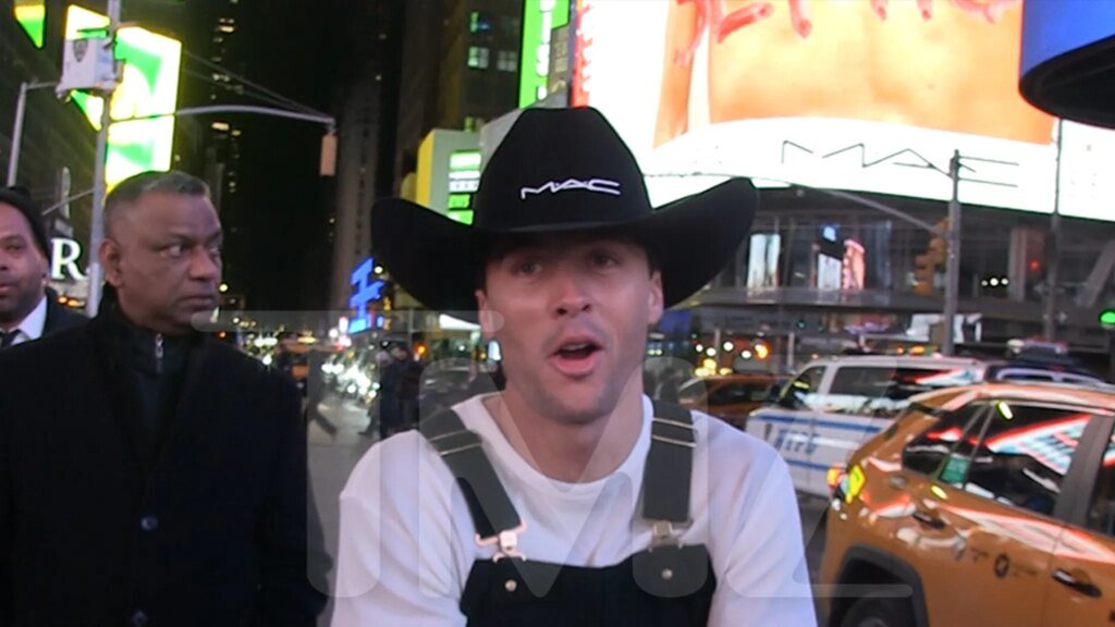 Rob Rausch Refuses to Spill Details on New GF After 'Traitors' Win