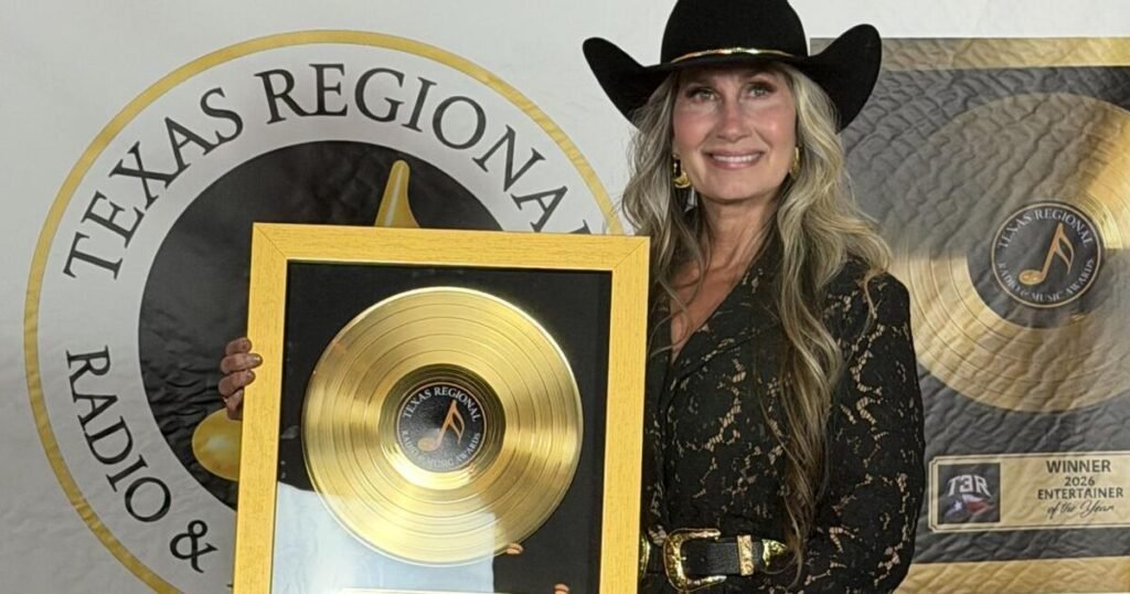 Sandee June, nativa de Santa Fe, gana el premio de radio de Texas