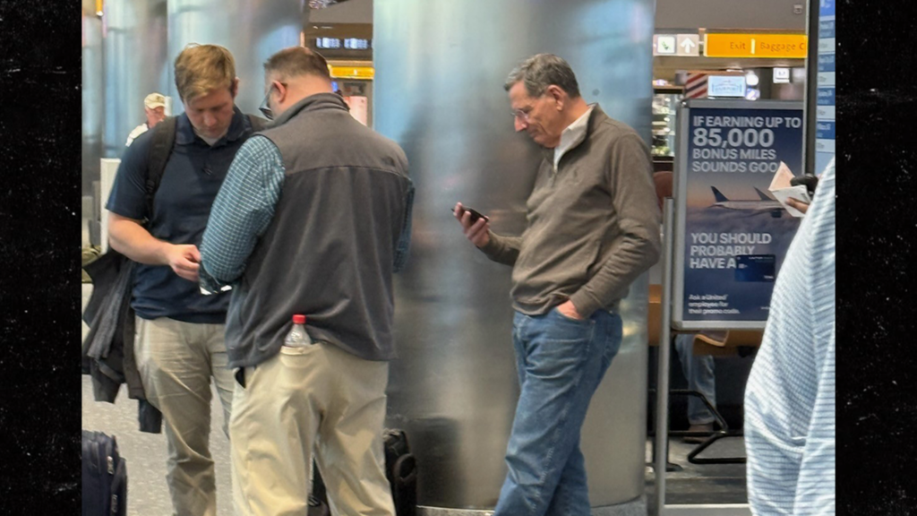 Senator John Barrasso Pictured in Airport Amid Shutdown After Leaving D.C.