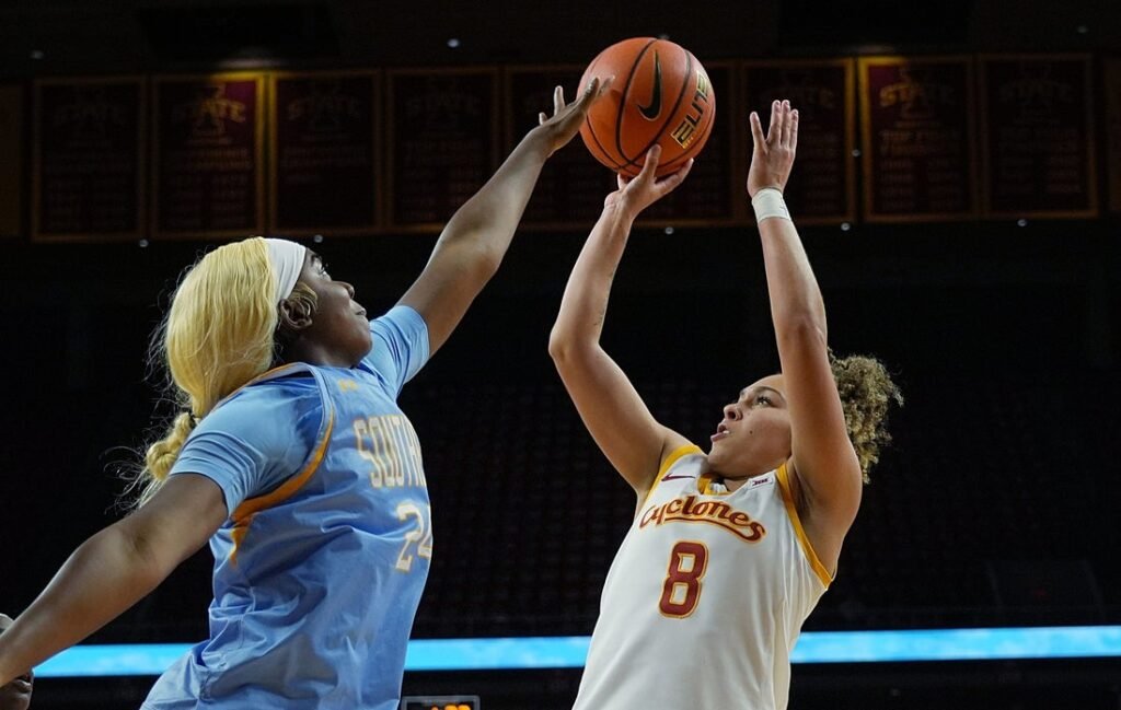 Southern overtakes Samford late for First Four victory