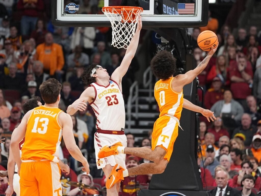 Tennessee downs short-handed Iowa State, earns Michigan matchup