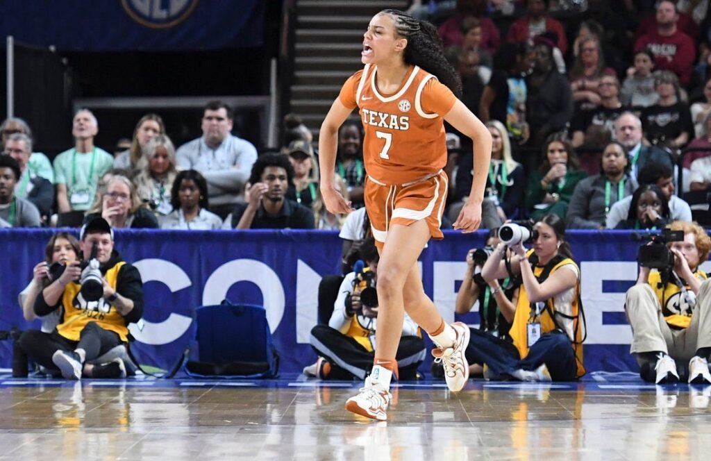 Texas doesn't mess around, dominates Kentucky in sweet 16