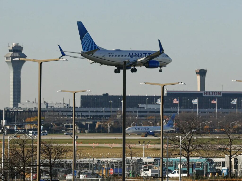 UA passengers who refuse to use headphones may find themselves removed