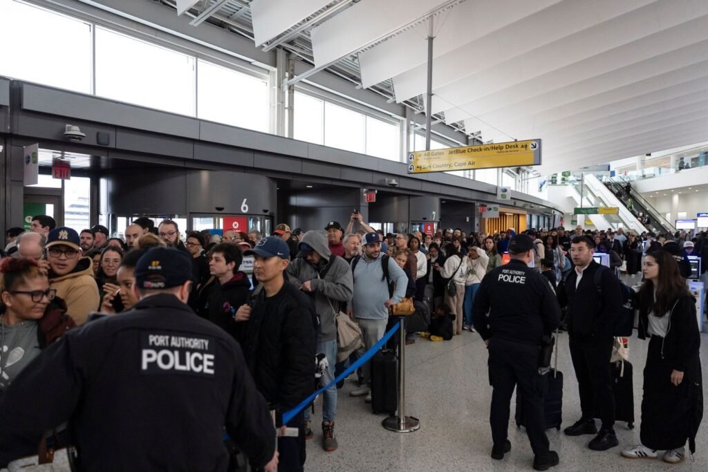 White House pushes ahead with ICE airport deployment as DHS shutdown talks stall