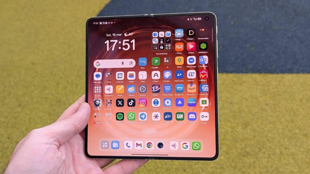 el móvil plegable con una pantalla espectacular pero que no podrás comprar en España