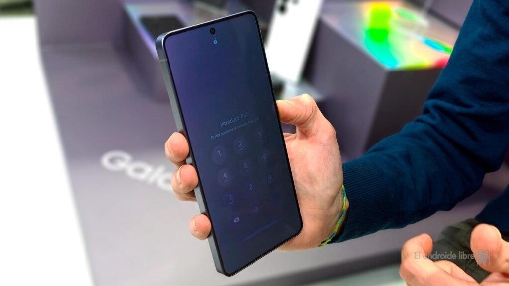 qué es y cómo se configura la tecnología de Samsung contra mirones