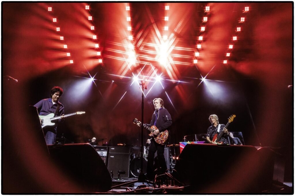 una leyenda del rock en un emocionante primer plano – Celebrity Land