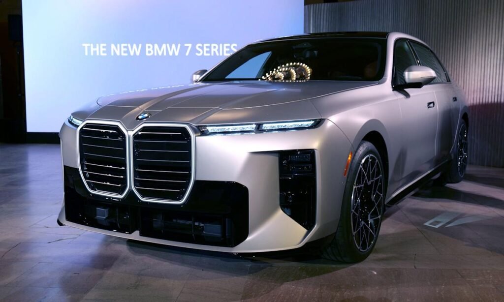 A fantastically techy car for the 1 percent