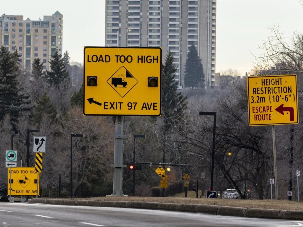 Alberta launches trucking app to stop interprovincial drivers from hitting its bridges Alberta launches trucking app to stop interprovincial drivers from hitting its bridges