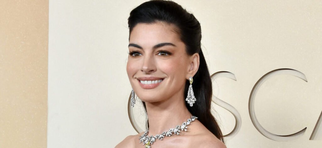 Anne Hathaway Gets Beauty Crown Amid Plastic Surgery Rumors
