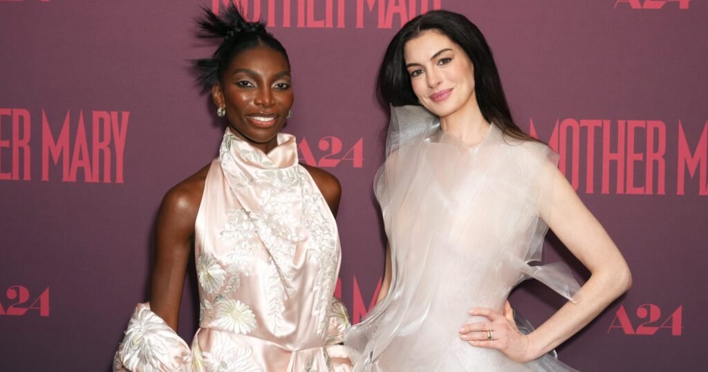 Anne Hathaway y Michaela Coel se enfrentan en ‘Mother Mary’ – Celebrity Land