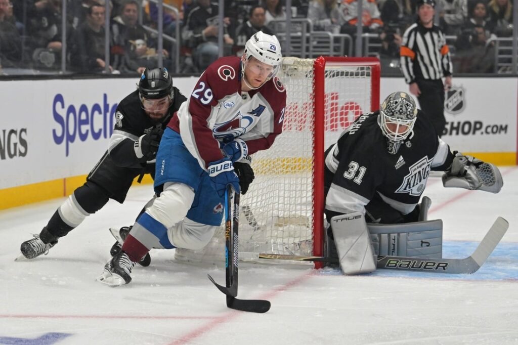 Avalanche down Kings, close in on series sweep