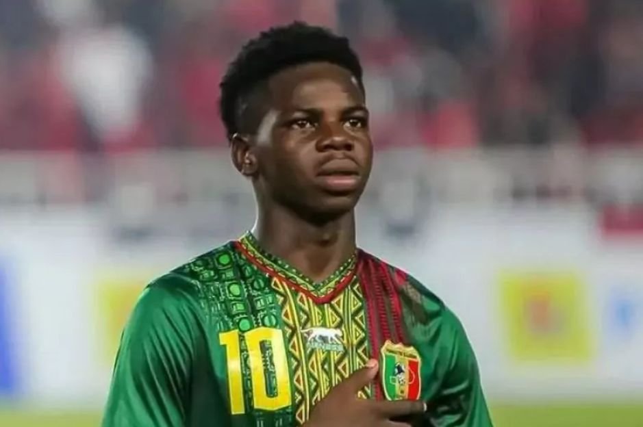 Barcelona to beat Chelsea to signing of highly-rated midfielder