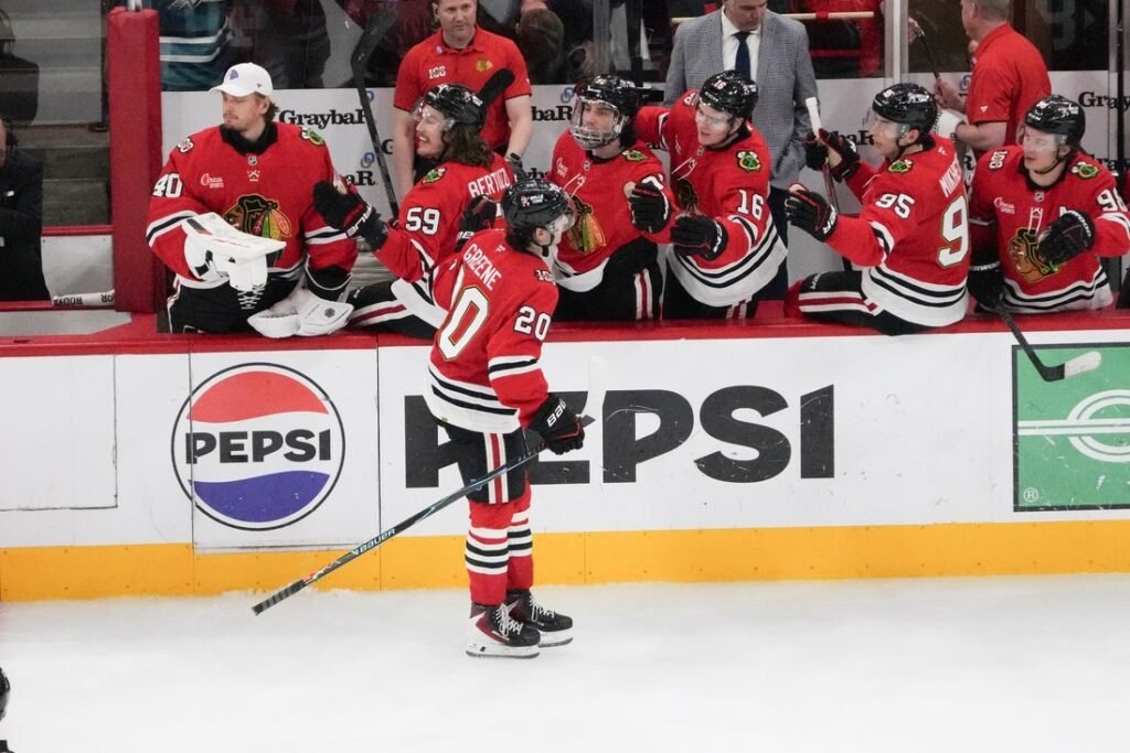 Blackhawks score 5 straight to beat Sharks in season finale