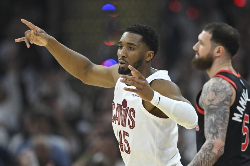 Cavs come from behind to take 3-2 series lead vs. Raptors