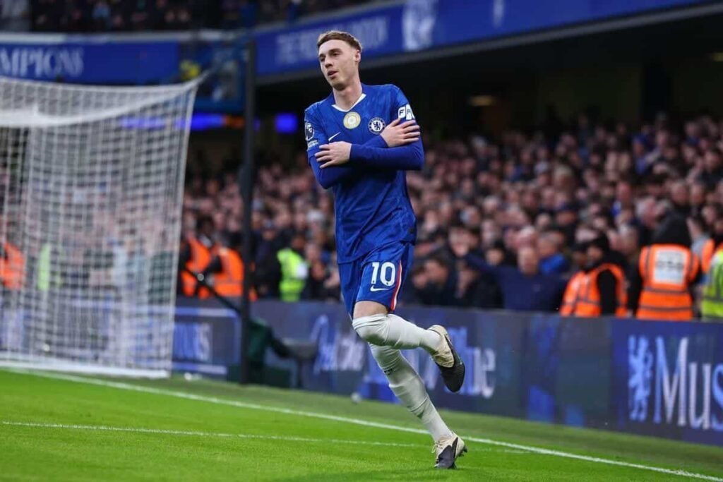 Cole Palmer claims he has 'no plans to move from Chelsea' amid Manchester United interest