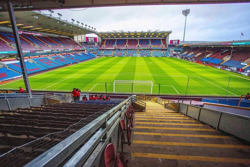 Confirmed teams and full Premier League line ups, TV channel, live online streams