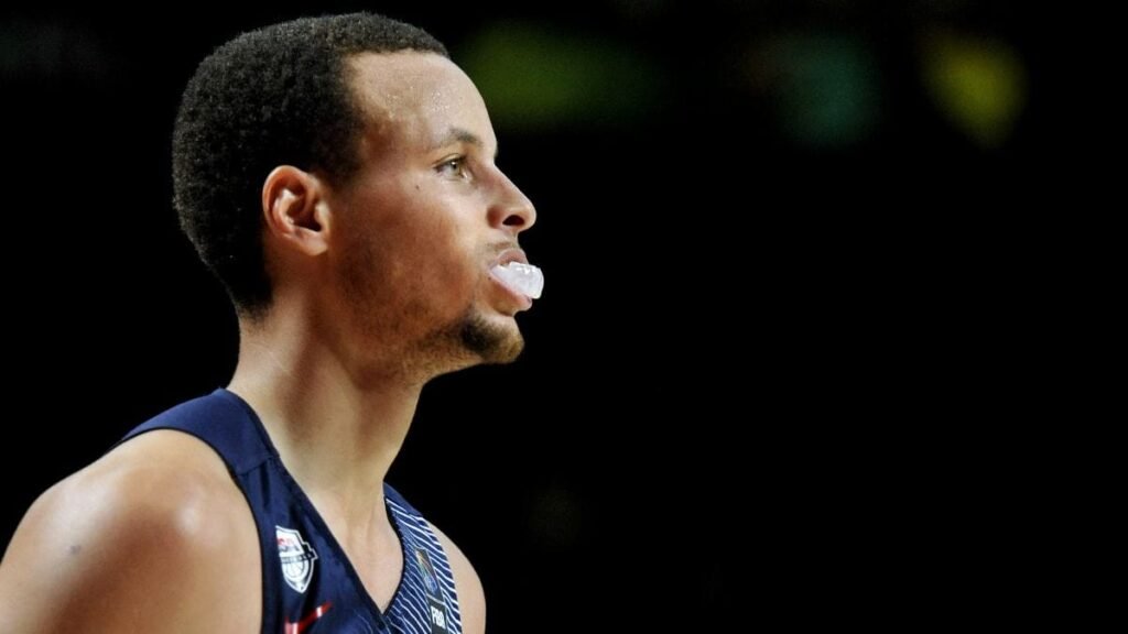 Curry inspires Warriors in win over Clippers as 76ers edge Magic to set up Celtics clash