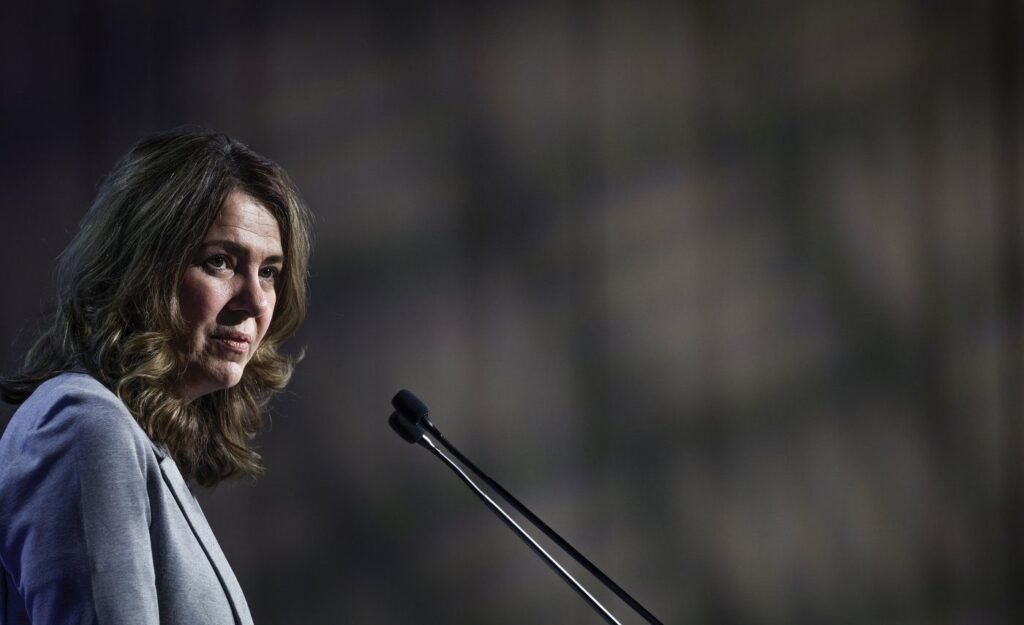 Danielle Smith defends upcoming government motion to reassess riding boundaries