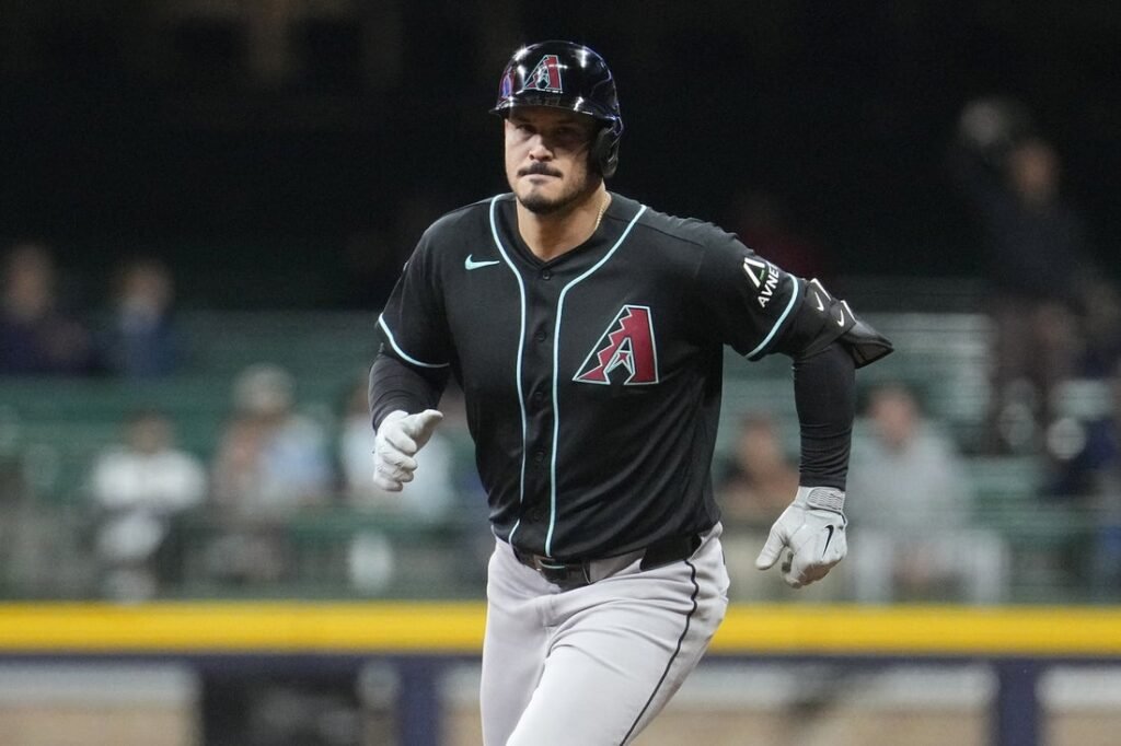 Diamondbacks dig out of small hole, overpower Brewers