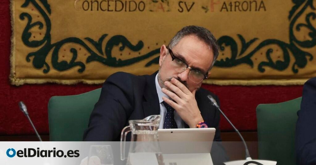 El alcalde de Móstoles rechaza dimitir tras admitirse la querella por acoso sexual y lo enmarca en una "cacería"