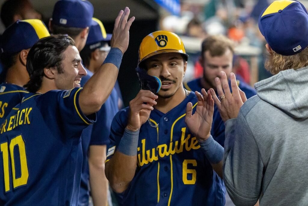 Fresh off offensive outburst, Brewers bid for series win vs. Tigers Fresh off offensive outburst, Brewers bid for series win vs. Tigers