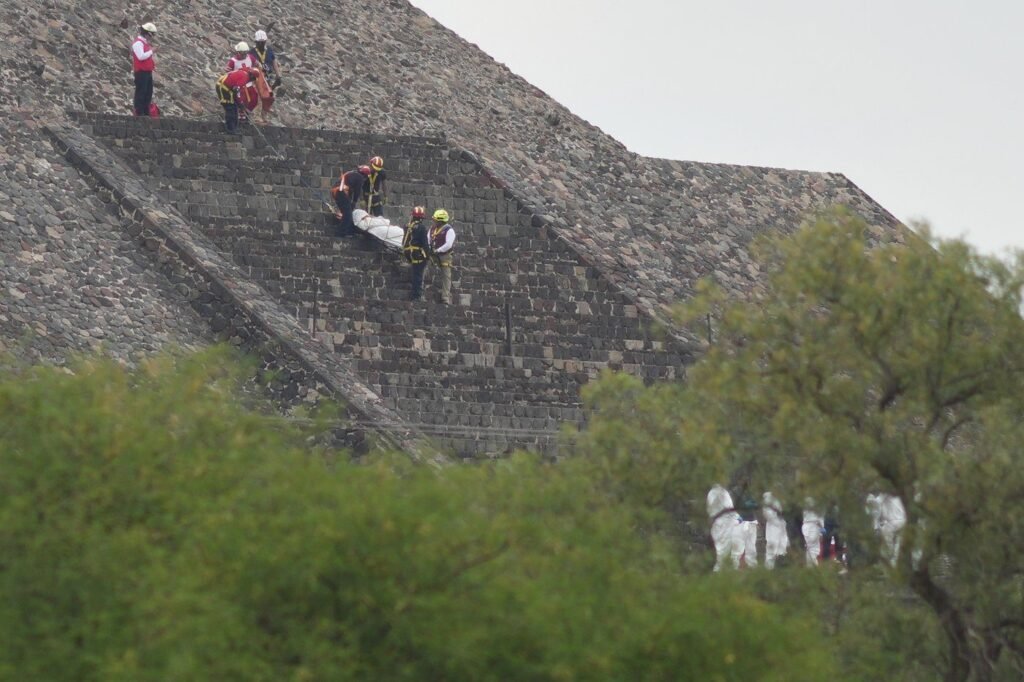 Gunman at pyramids north of Mexico City kills Canadian tourist, injures 6 others