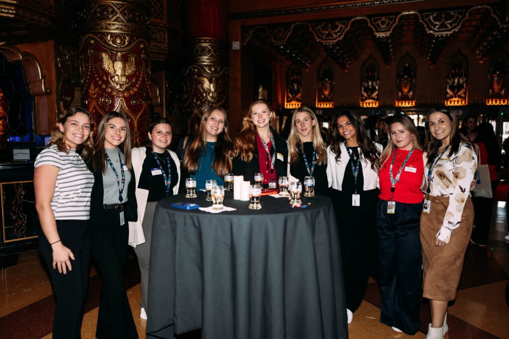 Ilitch Sports + Entertainment presenta el Happy Hour de Detroit Women in Sports & Entertainment en el Fox Theatre – Celebrity Land