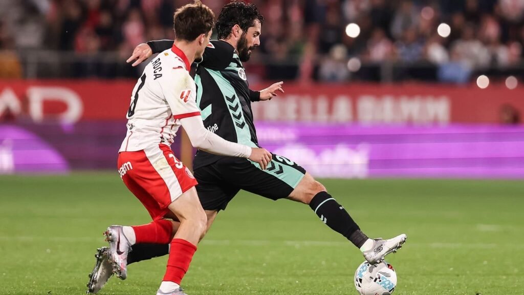 Isco returns as Unai Simon digs out Athletic