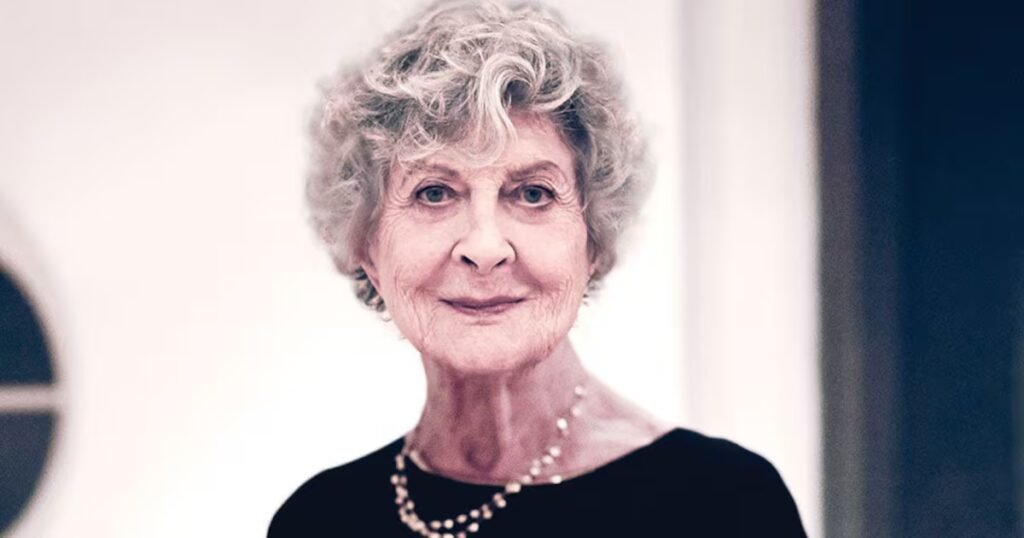Joan Burstein, Retail Pioneer, Dies at 100