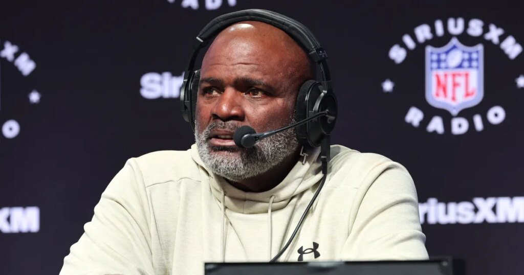 Lawrence Taylor Issues Update About Sudden Hospitalization