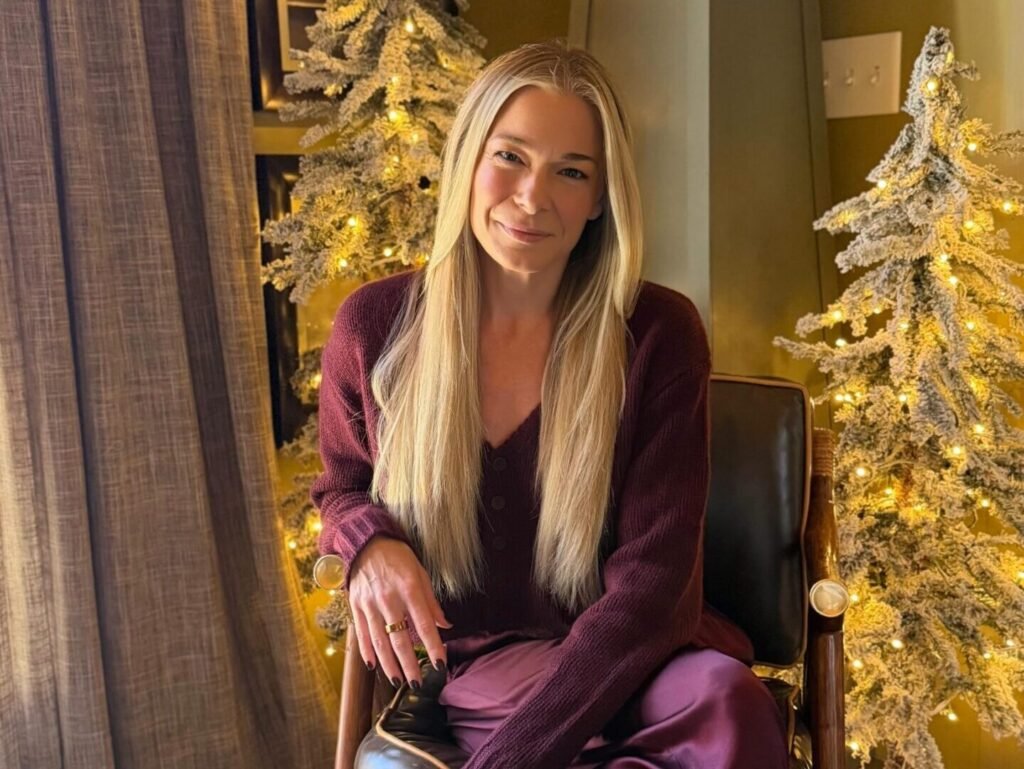LeAnn Rimes Cibrian Releases New Album With Festive Message