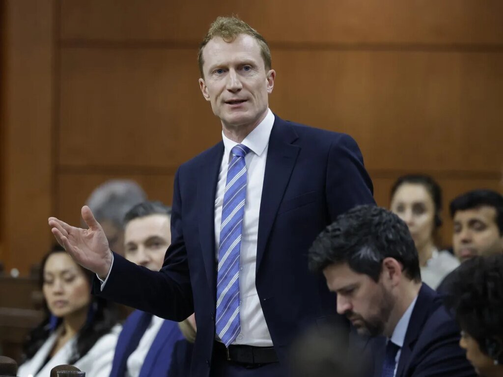 Liberals look at banning social media for minors in online safety plan