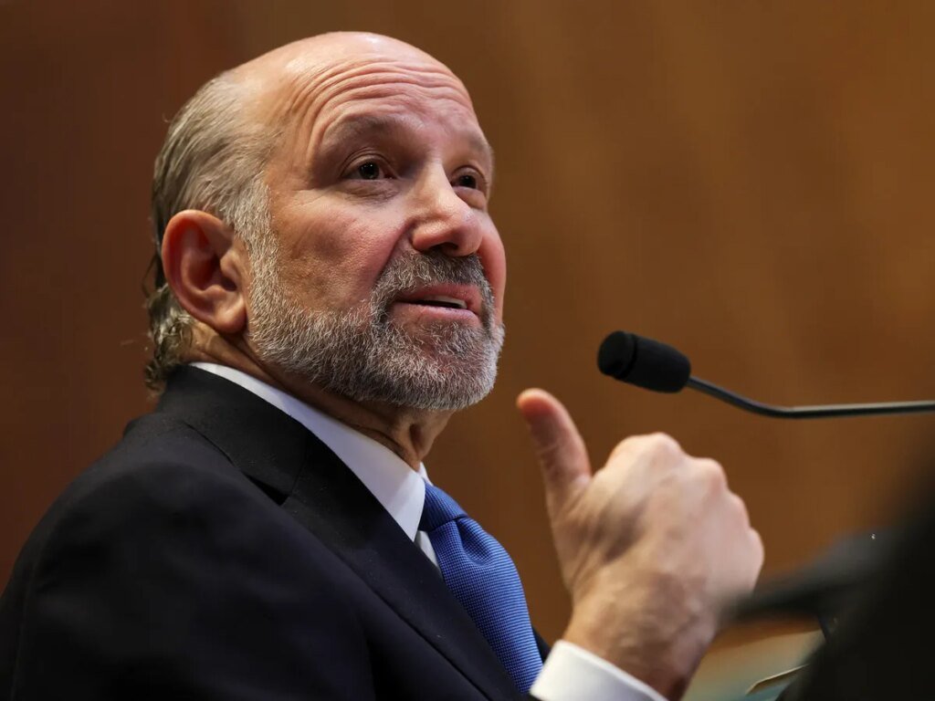 Lutnick scolded by U.S. senator for 'insulting' Canada, calls ban on U.S. alcohol 'outrageous'